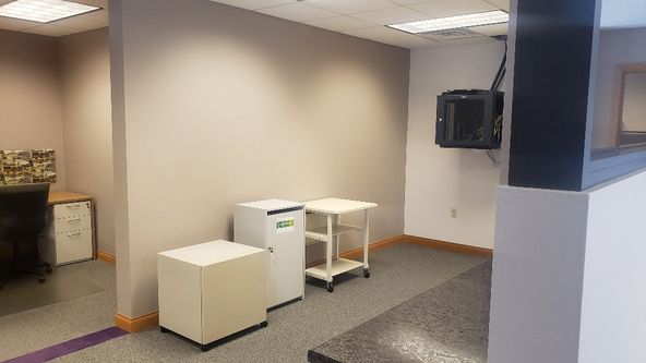 1,422 SF